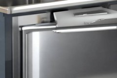 小天鹅消毒柜技修热线科普%消毒柜巧用分层装置，高效收纳空间翻倍