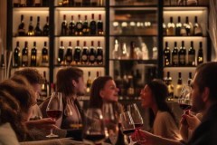 四季沐歌酒柜上门快修梳理=红酒柜照明升级，营造浪漫品酒氛围
